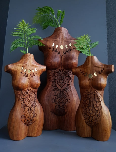 LUNA LADY LUMPS WALL VASE - Image 2